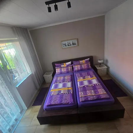 Grosse Mit 2 Zimmern Und Mit Einen Balkon