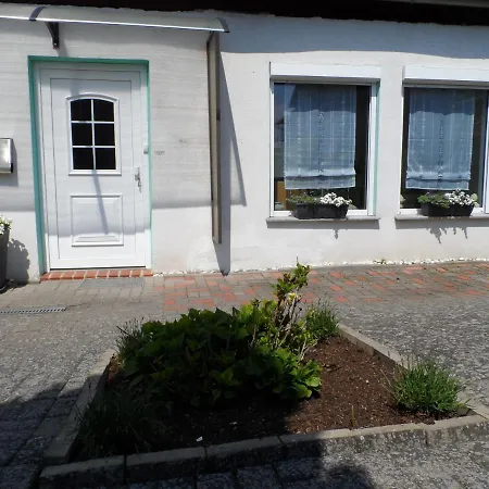 Grosse Mit 2 Zimmern Und Mit Einen Balkon Lägenhet Röbel