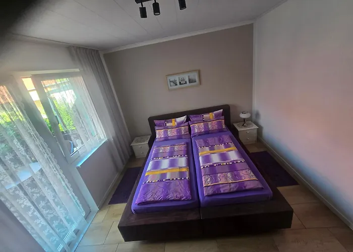 Grosse Mit 2 Zimmern Und Mit Einen Balkon